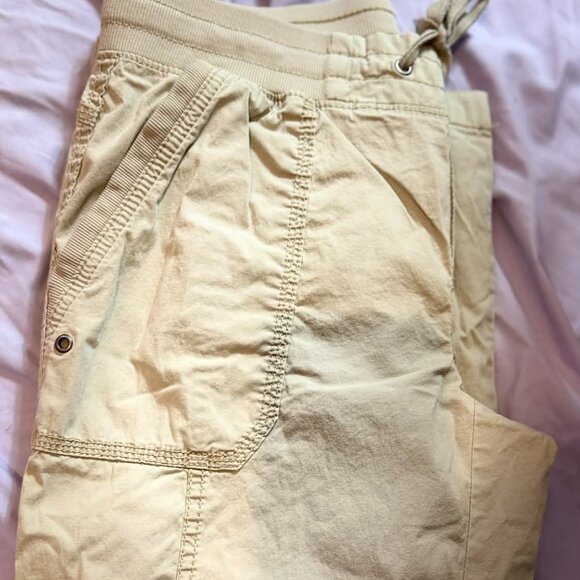 TWO pairs Caffe Marrakesh Cargo Capri Pants -1 Light Green & 1 Khaki Tan SIZE 6 - Picture 6 of 13